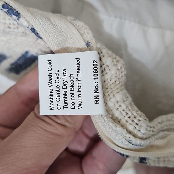 2 pillow set, cream and navy with tassles - Picture 7 of 8